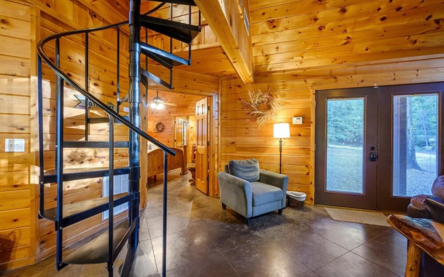 Okehi Pine Cabin With Wood Burning Fireplace and Outdoor Hot Tub by Redawning