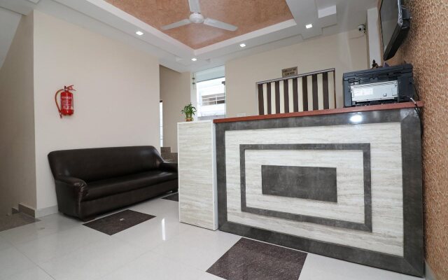 Chandra Palace By OYO Rooms
