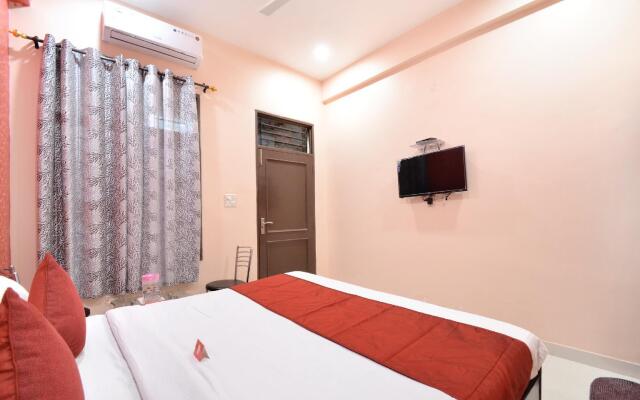 OYO 8452 Hotel Galaxy