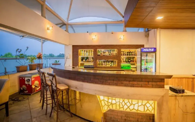 Hotel V Star by OYO Rooms