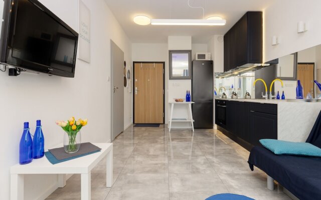 Cozy Apartment Marywilska by Renters