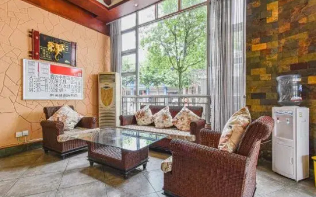 Cuiyuezhuang Countryside Hotel