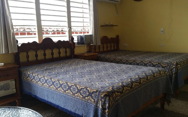 Hostal Sr.Handy Santalla