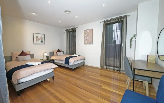 Luxury 7BRM Lakeside BigHouse Point Cook