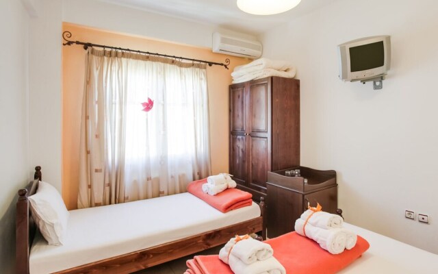 Quaint Holiday Home in Stournareika With Terrace