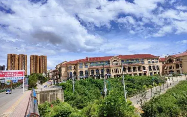 Xingyue Garden Hotel (Qingzhen Vocational Education City)