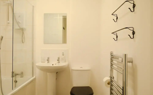 Bright 2 Bedroom Home in Old Town Centre