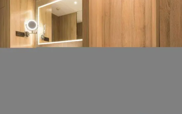 Atour Hotel (Guangzhou Huadou Plaza Metro Station)