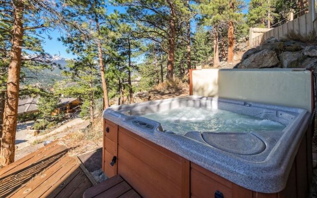 Cedar Lower Luxury Vacation At Windcliff 2 Bedroom Home by RedAwning