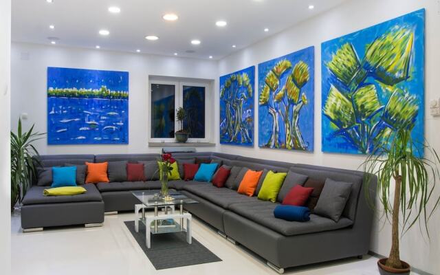 House Villa Gardens