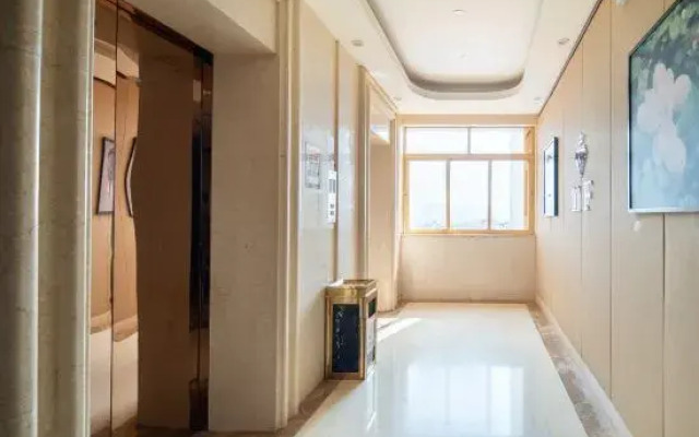 the Brilliant Palace