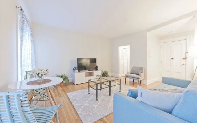 Pleasant Back Bay Suites by Sonder