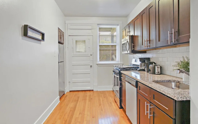 Charming 3BR Rogers Park Home in Newgard