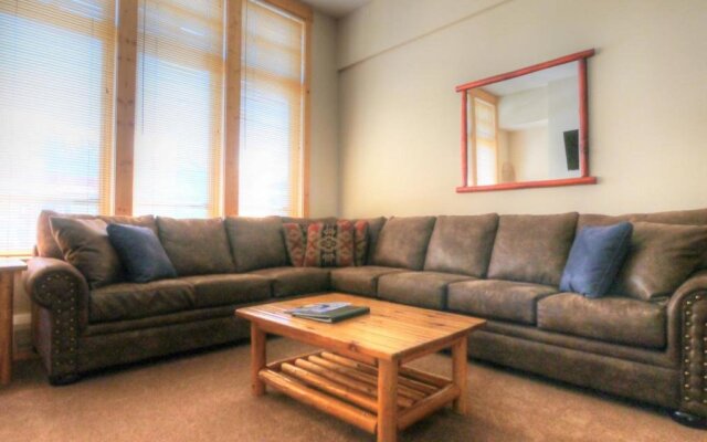 Comfortable Condo, Outstanding Location - TX414 by RedAwning