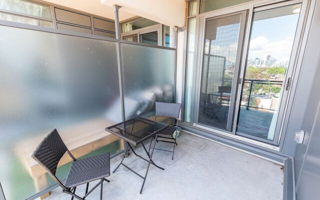 Stunning New 1BR Suite Trendy Queen West
