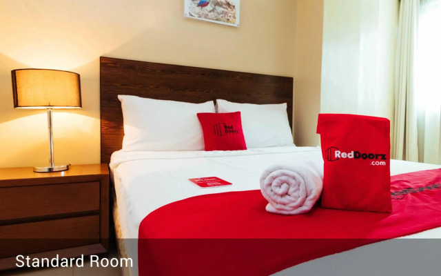RedDoorz near Osmena Highway 1