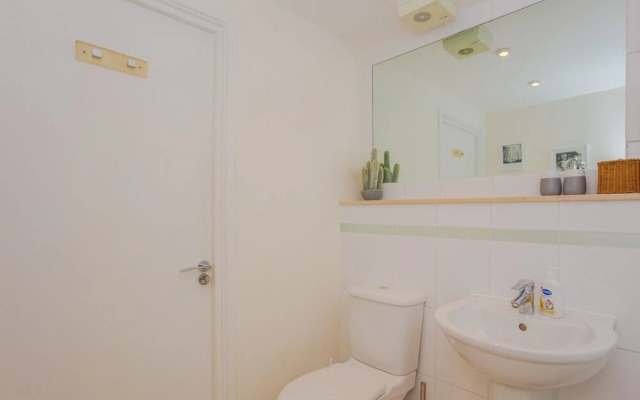 Warm 1 Bedroom Apartment with Balcony