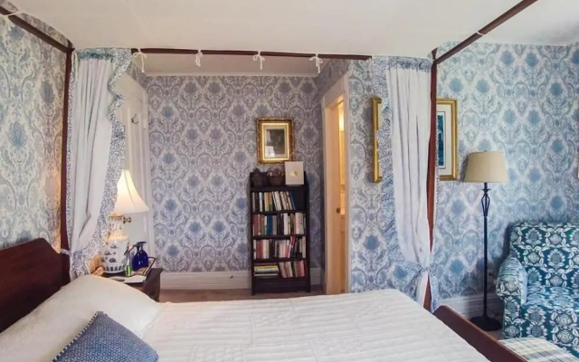 Harbor Knoll Bed & Breakfast