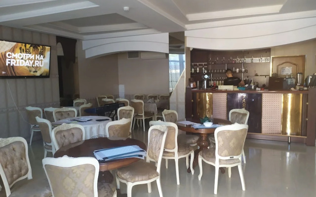 Paradise Hotel