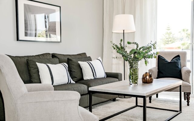 AS10-Apartment Aloha Sur-Roomservice