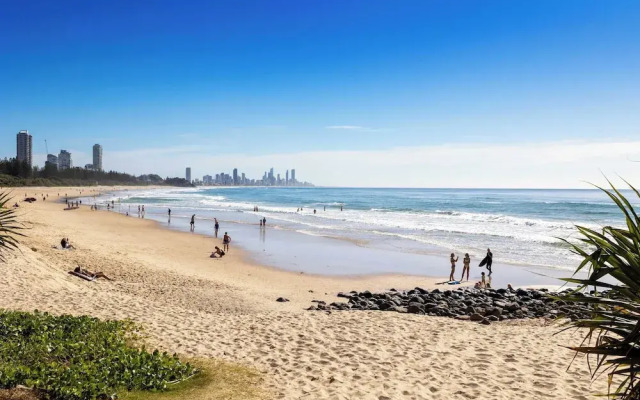 Beachfront Burleigh Getaway
