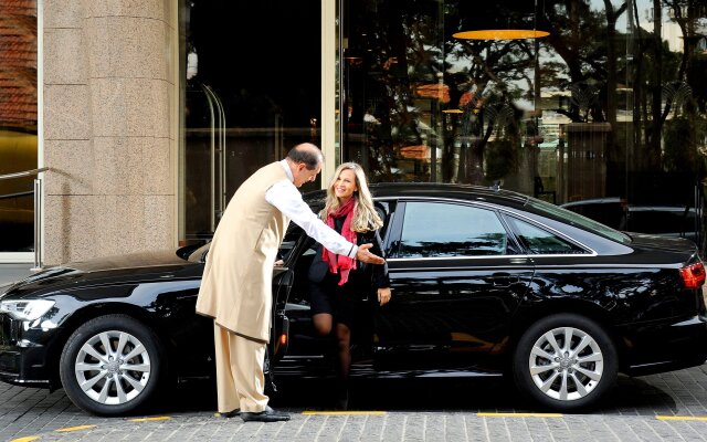 Gefinor Rotana Hotel