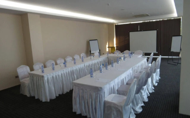Elegant Hotel Pyi Thar Yar