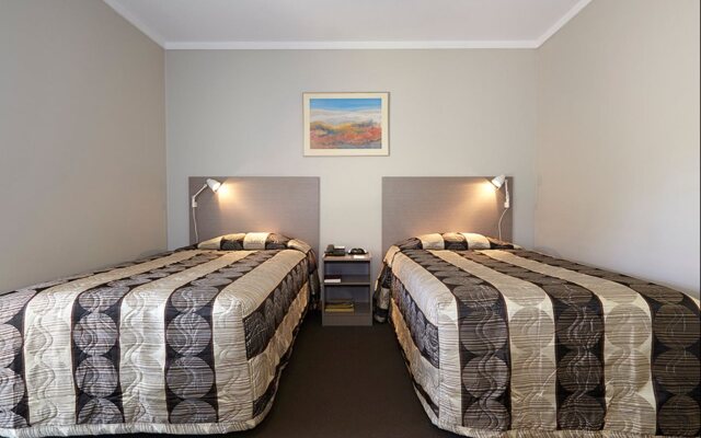 The Lodge Motel, Newman