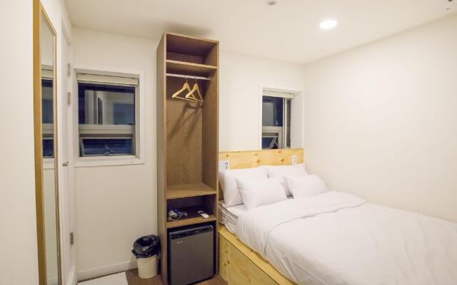 Step Inn Myeongdong 2 - Hostel