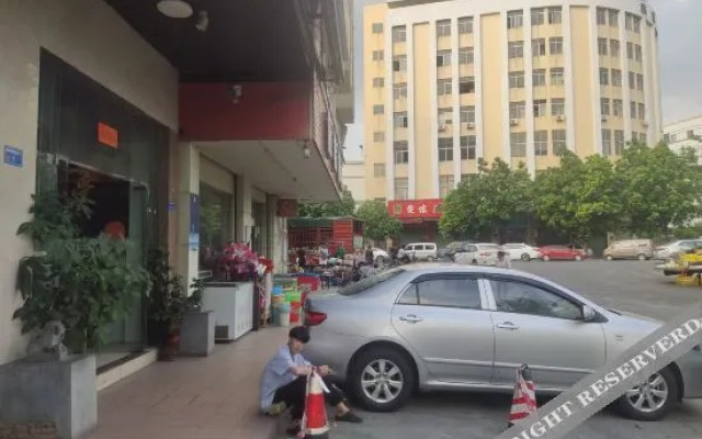 Runjing Busine Hotel