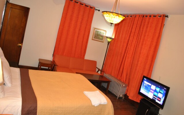 Newark Airport Room with Private Bath