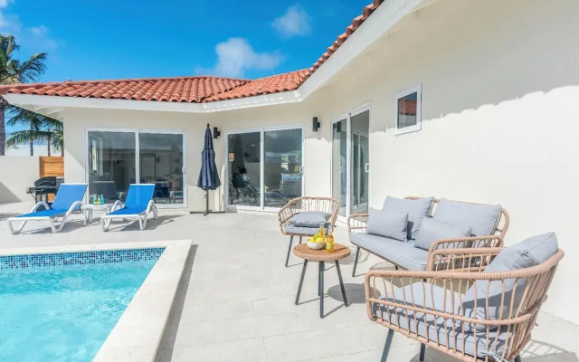 Breathtaking Prvt 4BR Pool Villa 5 Min to Beach