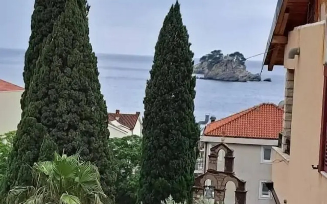 The Four Fish Apartments