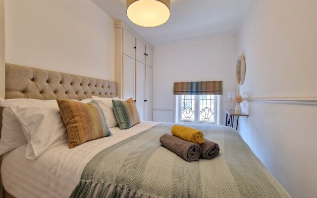 Dysa South Clifton House