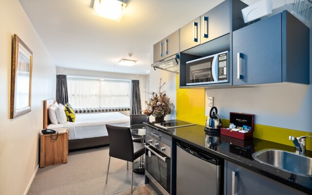 Quality Suites Alexander Inn