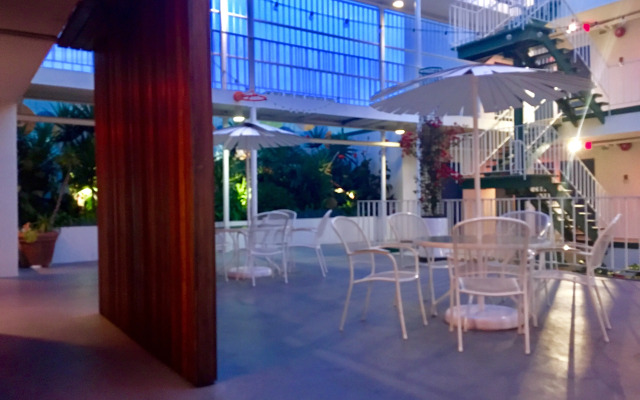 Oasis Inn