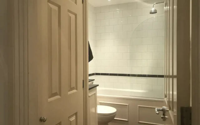 Suitely Trafalgar Square Luxury Apartment
