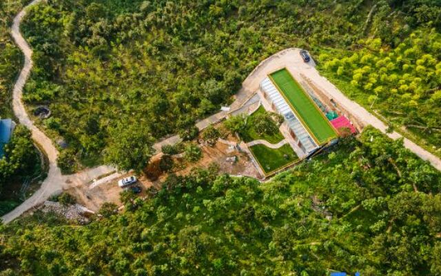 Xiangbo Bowen Travel has a mining homestay at home