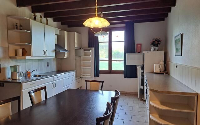 Cozy Holiday Home in Vieure with spacious Garden