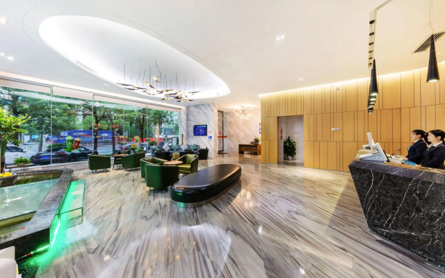 Qian Hai Holiday Hotel
