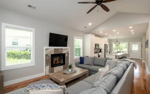 Downtown Brevard Retreat &Cyclists Dream
