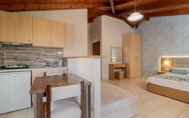 Plaka Beach Resort