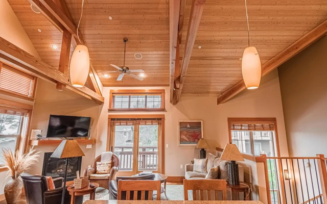 Lodges at Cannon Beach C1