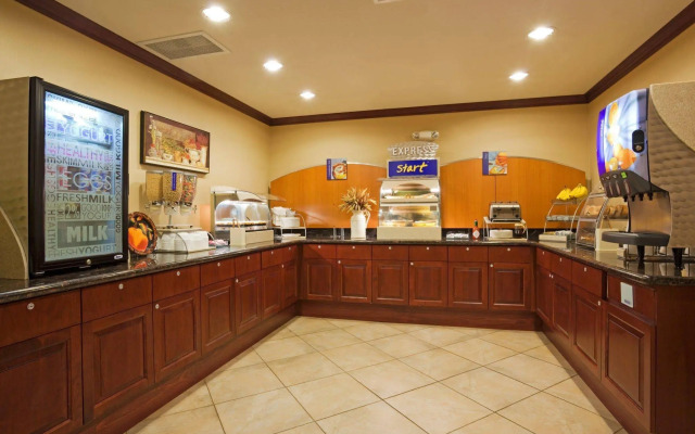 Holiday Inn Express & Suites Winona by IHG