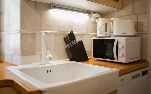 Apartment House Art Bol