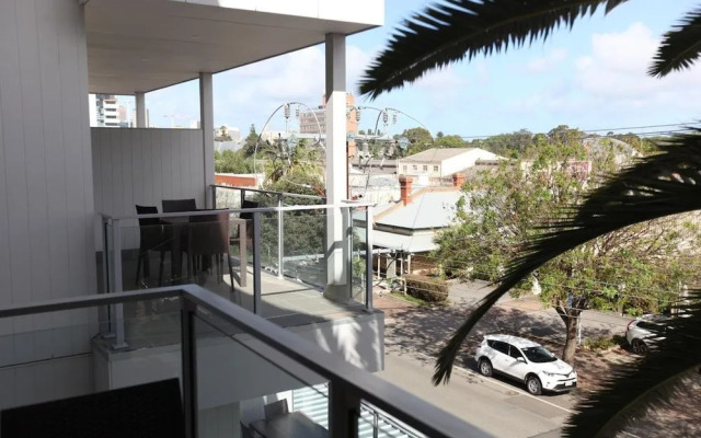 Adelaide Dresscircle The Palms Apartments