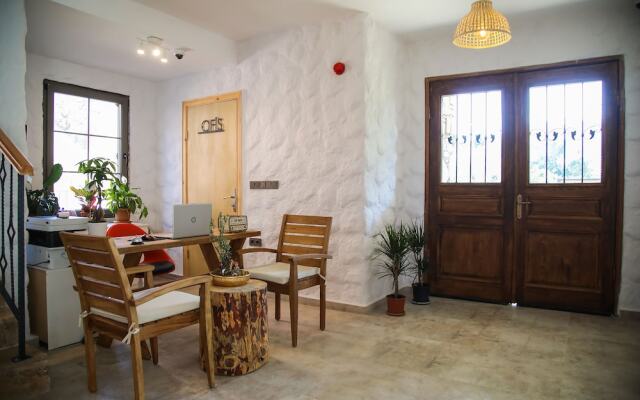 Huzurla Otel