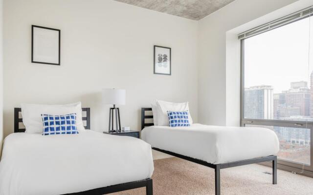 Chicago | Premiere 2BD/2BA South Loop Apartment