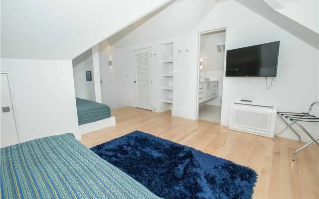 Seabreeze 5 Bedroom Home by RedAwning