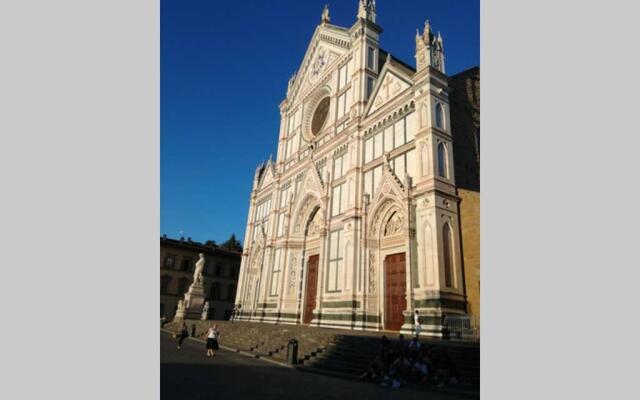 Santa Croce. Quiet, large and luminous loft